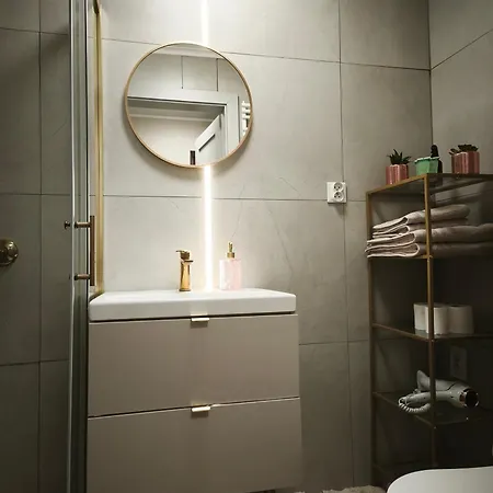 Golden Apartment *